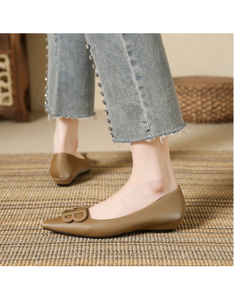 New style shallow-toed pointed-toe single-sole low-heeled women's shoes, fashionable patent leather women's shoes