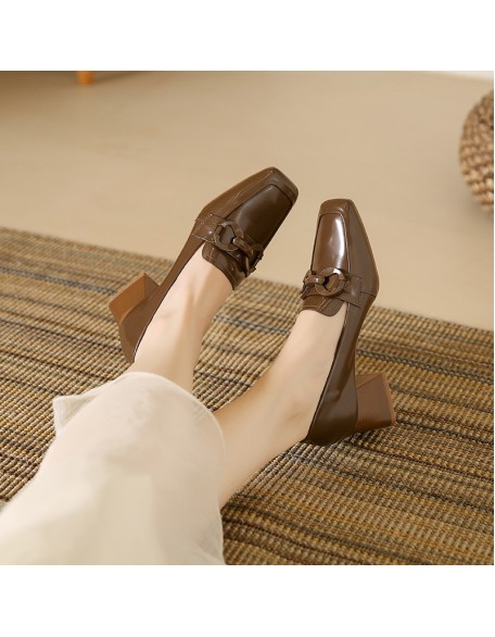 New style French square-toe leather loafers with thick heels, retro British style, fashionable women's shoes.