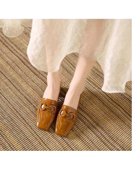 New style French square-toe leather loafers with thick heels, retro British style, fashionable women's shoes.