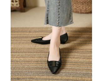 New style shallow-toed pointed-toe single-sole low-heeled women's shoes, fashionable patent leather women's shoes